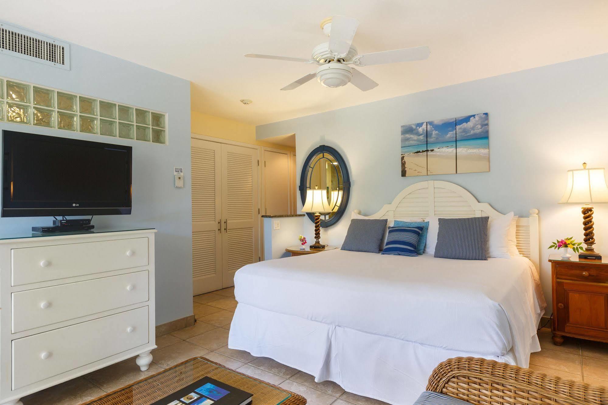 Ocean Club West Resort Грейс Бей Екстериор снимка