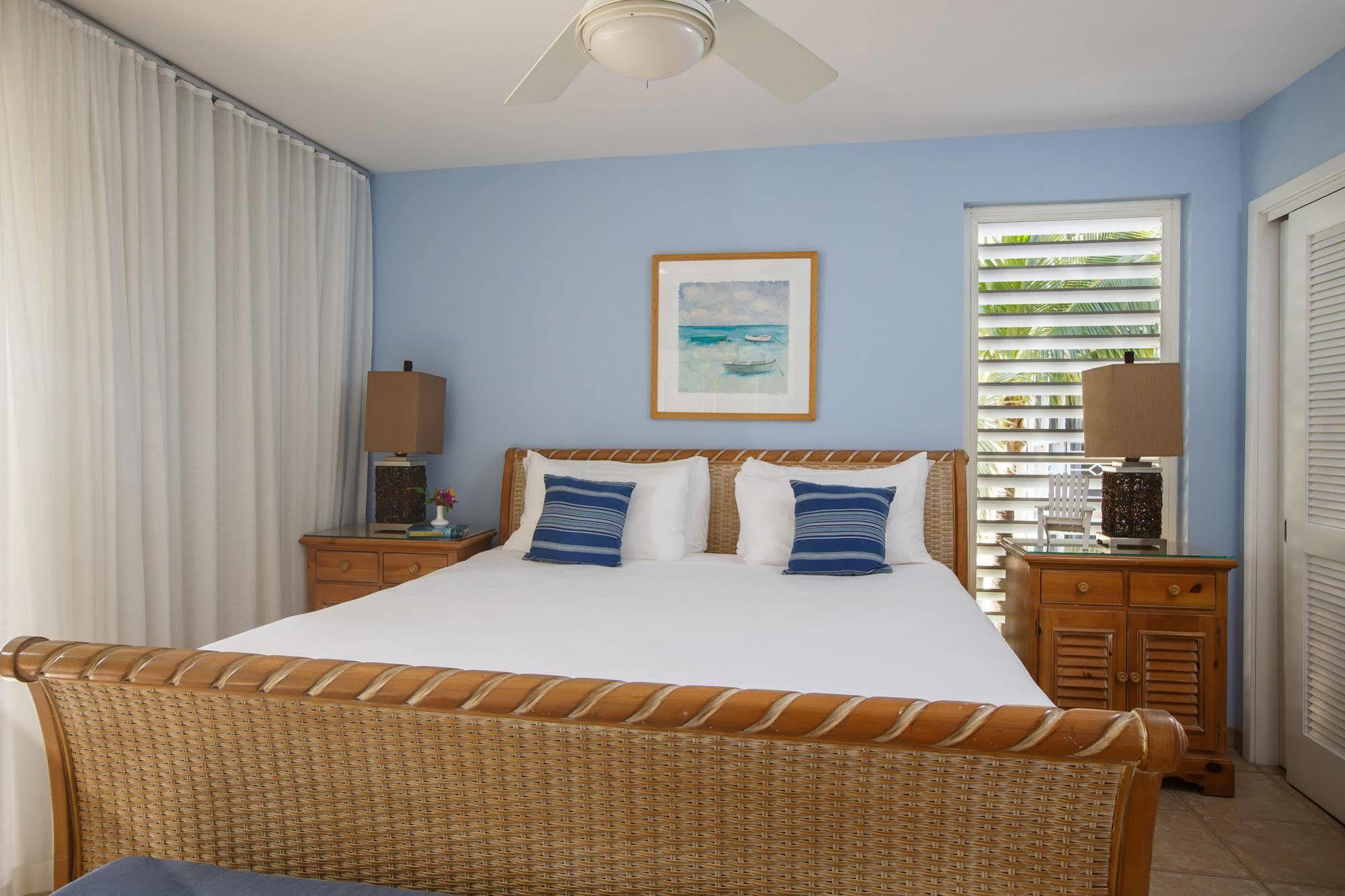 Ocean Club West Resort Грейс Бей Екстериор снимка