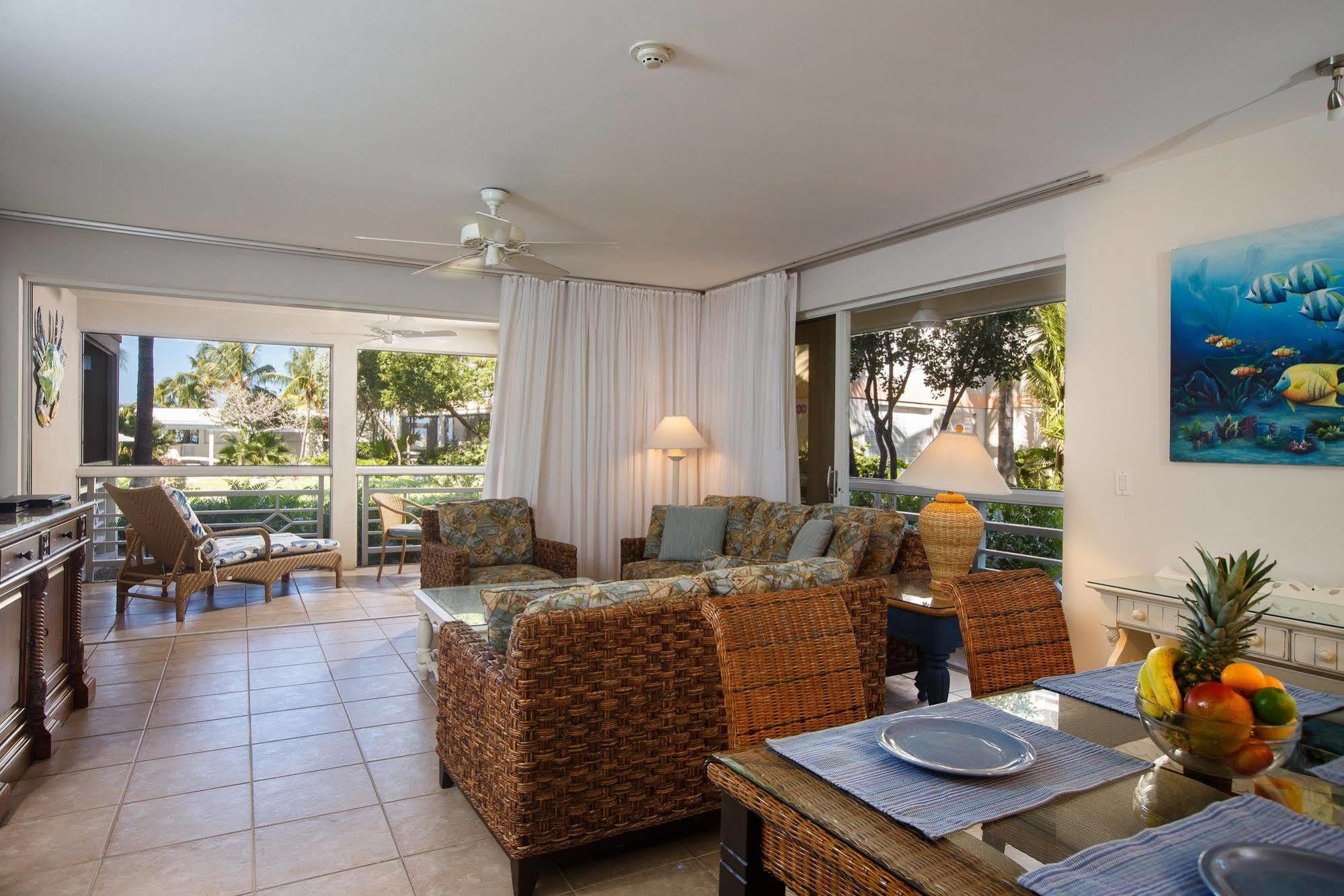 Ocean Club West Resort Грейс Бей Екстериор снимка