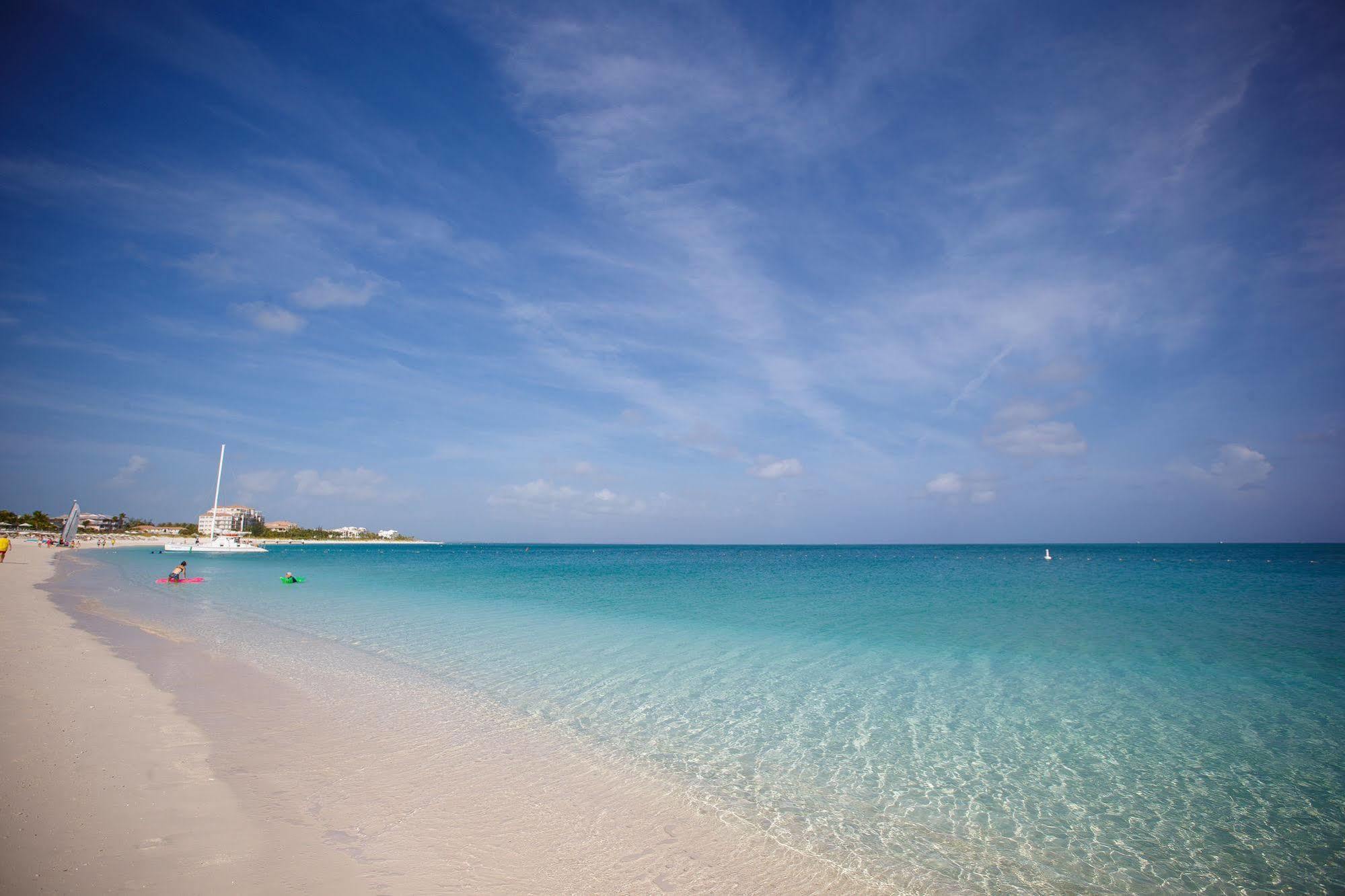 Ocean Club West Resort Грейс Бей Екстериор снимка